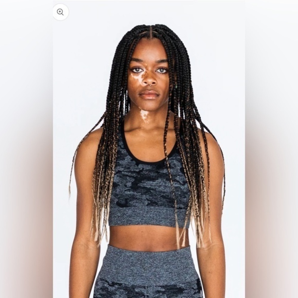 NWT ACTA Seamless Camo Sports Bra Black and Grey Size Medium